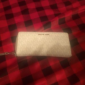 Michael Kors white and gray wallet wristlet